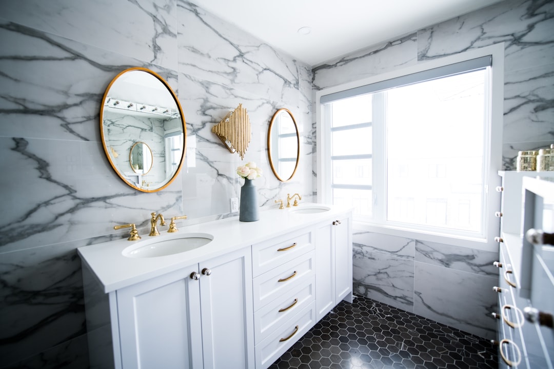 Photo Bathroom vanity